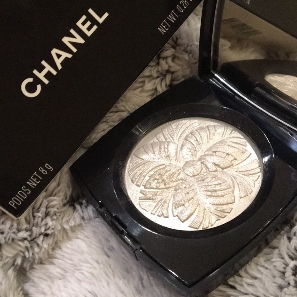 chanel camelia de plumes highlighter